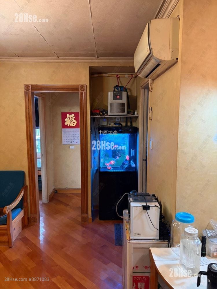 Tin Lai Court Sell 2 Bedrooms , 1 Bathroom 426 ft²
