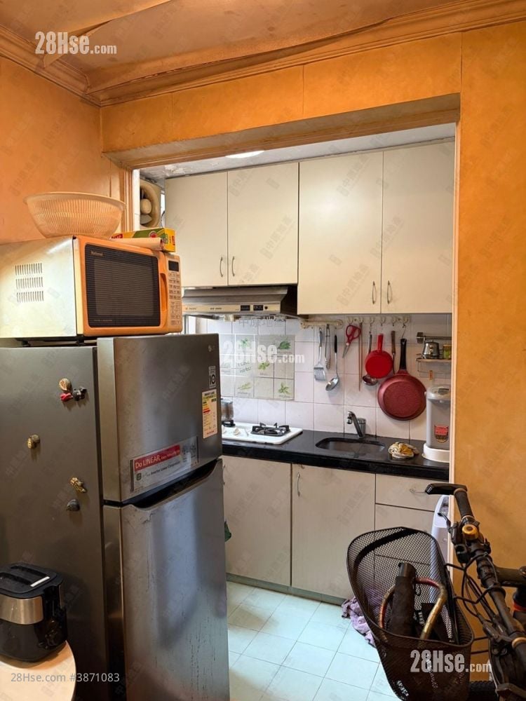 Tin Lai Court Sell 2 Bedrooms , 1 Bathroom 426 ft²