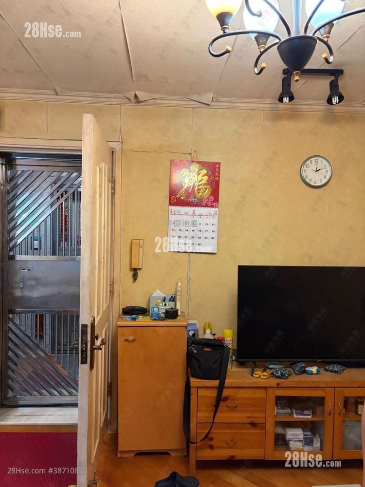 Tin Lai Court Sell 2 Bedrooms , 1 Bathroom 426 ft²
