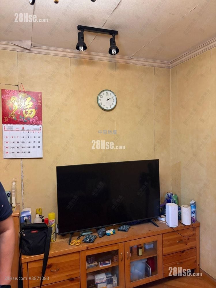 Tin Lai Court Sell 2 Bedrooms , 1 Bathroom 426 ft²