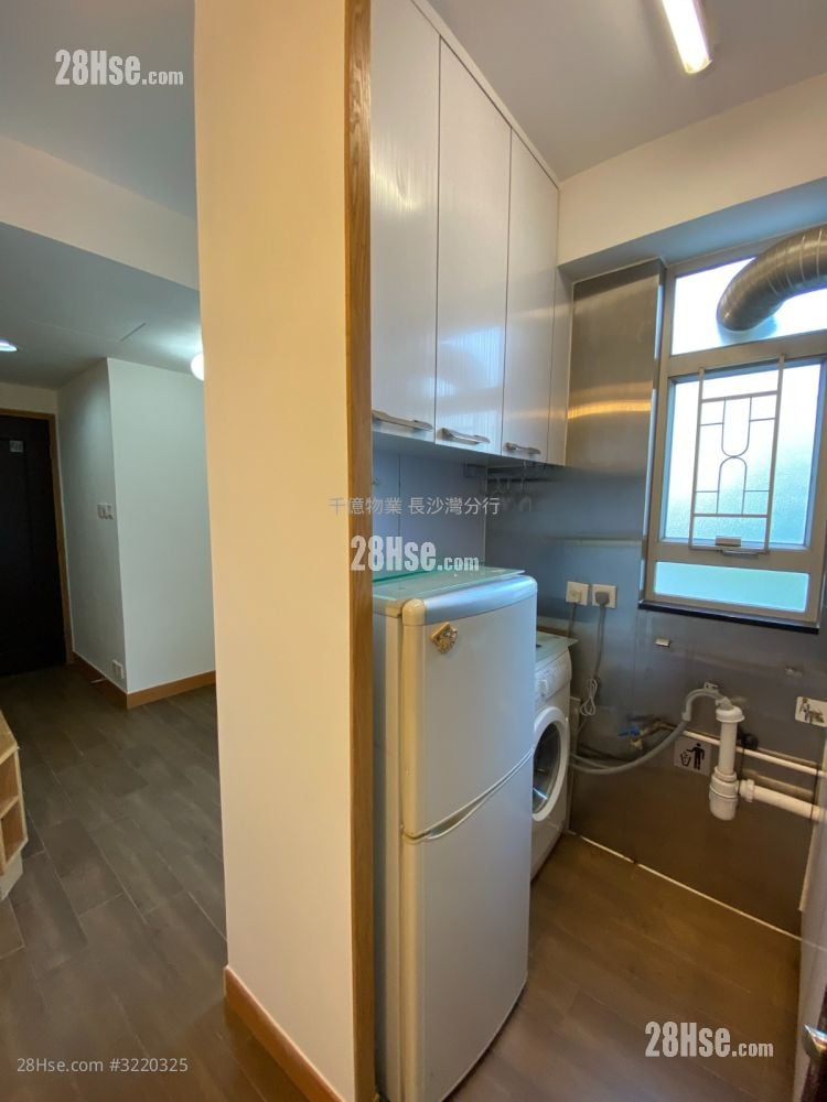 Hong Fai Building Sell 2 Bedrooms 280 ft²