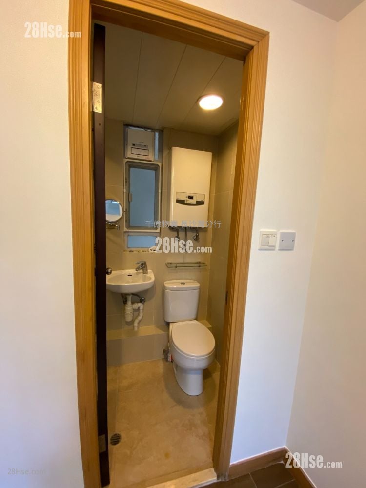 Hong Fai Building Sell 2 Bedrooms 280 ft²