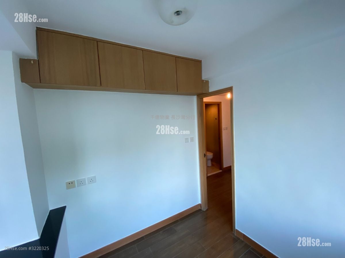 Hong Fai Building Sell 2 Bedrooms 280 ft²