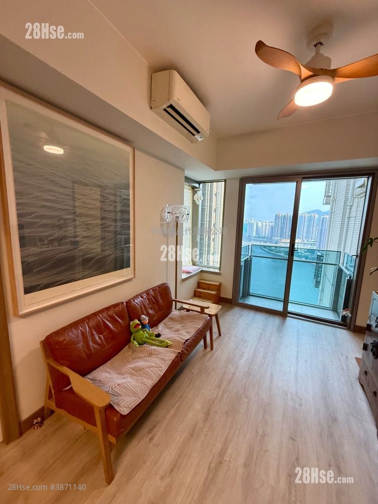 living room: Ocean Pride Sell 2 Bedrooms , 1 Bathroom 524 ft²