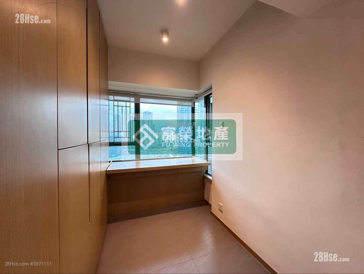 Island Harbourview Sell 2 Bedrooms , 1 Bathroom 490 ft²