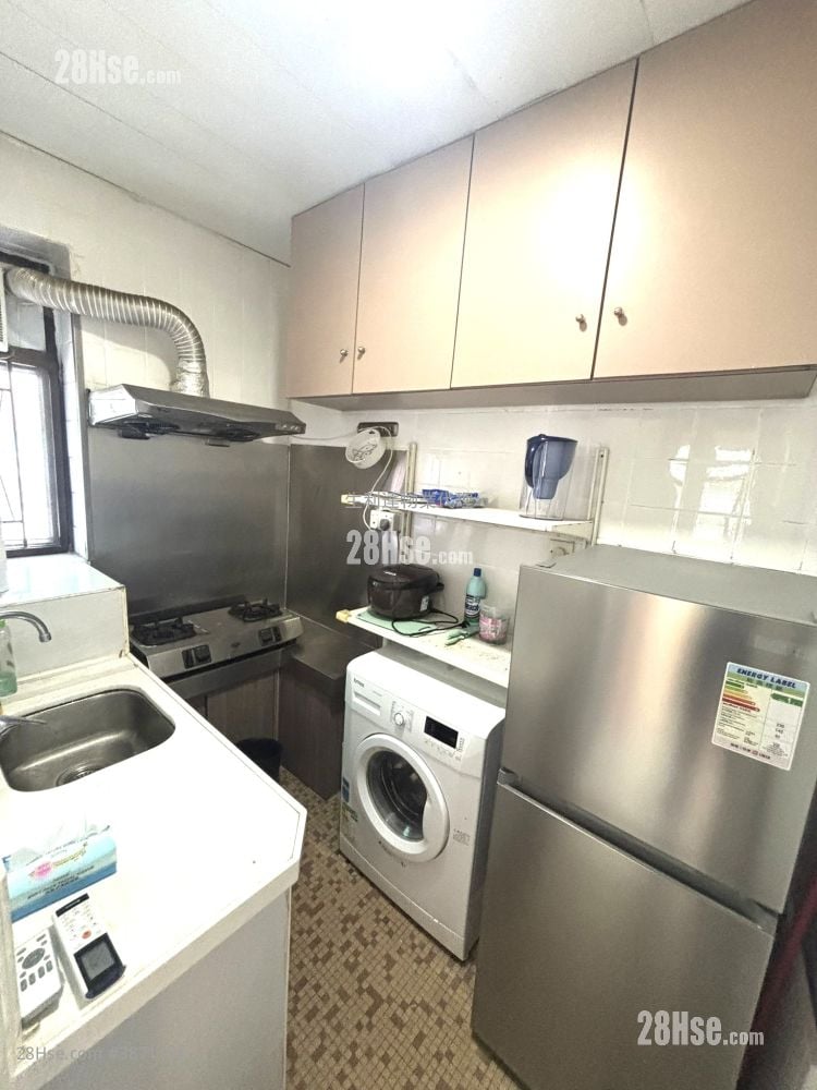Lederle Garden Sell 2 Bedrooms , 1 Bathroom 410 ft²