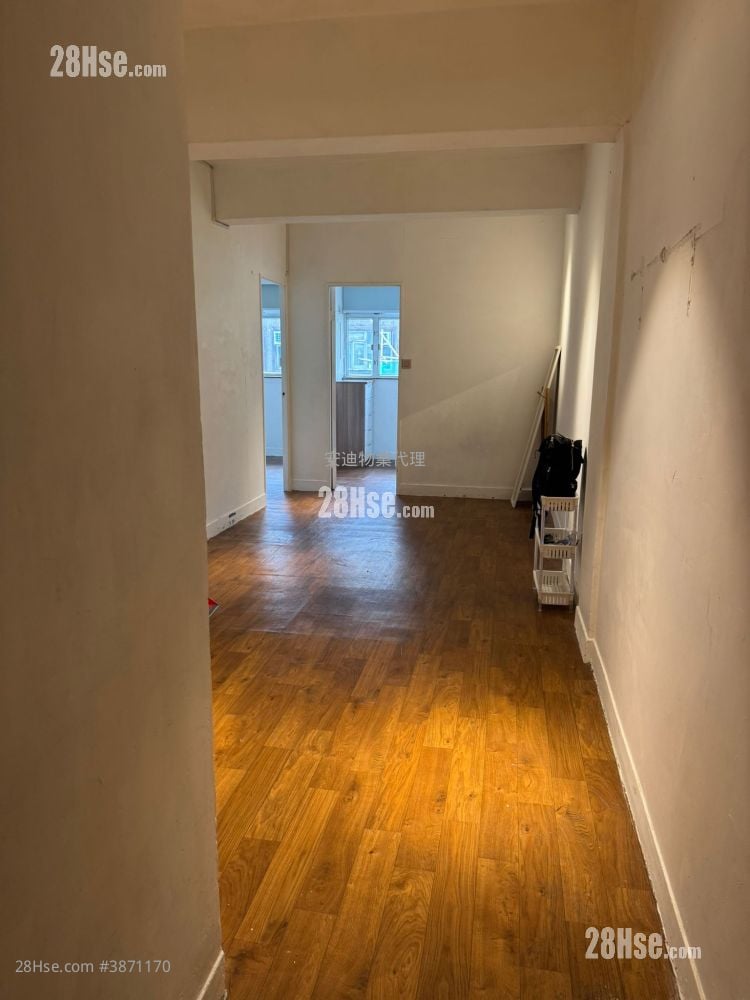 Kam Bo Building Rental 3 Bedrooms , 1 Bathroom 503 ft²