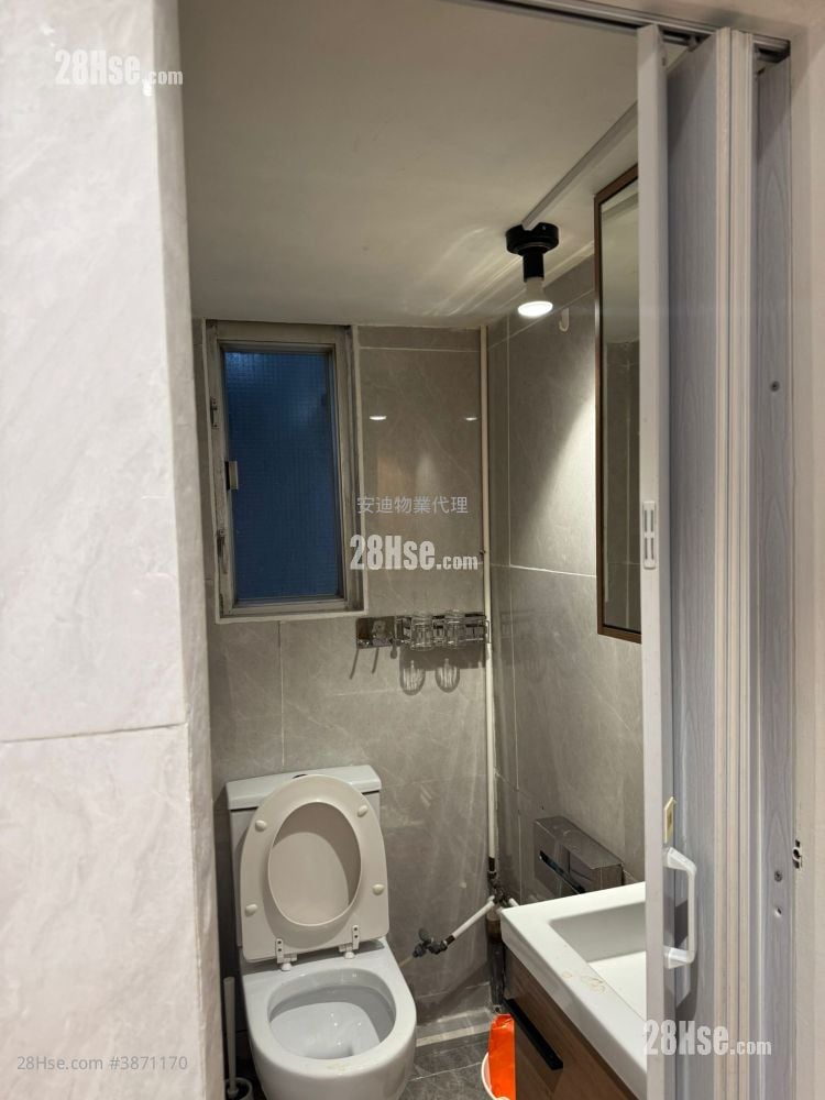 Kam Bo Building Rental 3 Bedrooms , 1 Bathroom 503 ft²