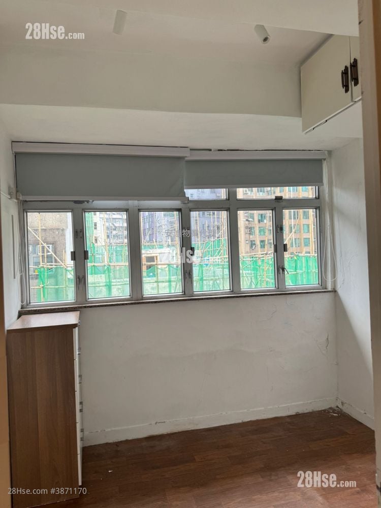 Kam Bo Building Rental 3 Bedrooms , 1 Bathroom 503 ft²
