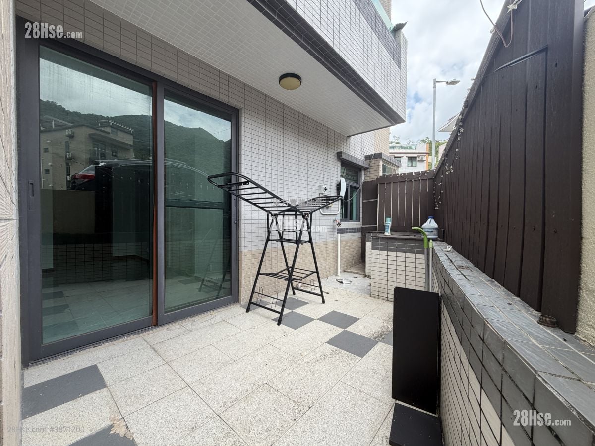 Village Rental 3 Bedrooms , 1 Bathroom 700 ft²