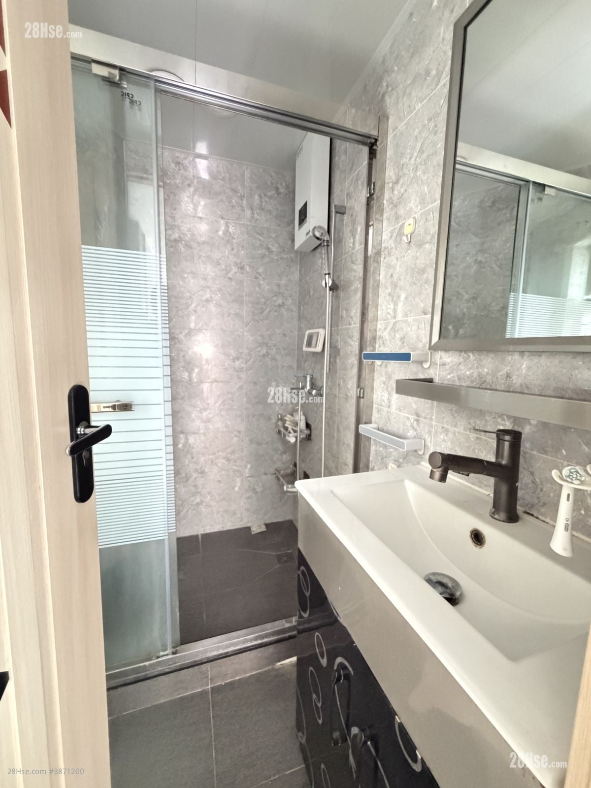 Village Rental 3 Bedrooms , 1 Bathroom 700 ft²