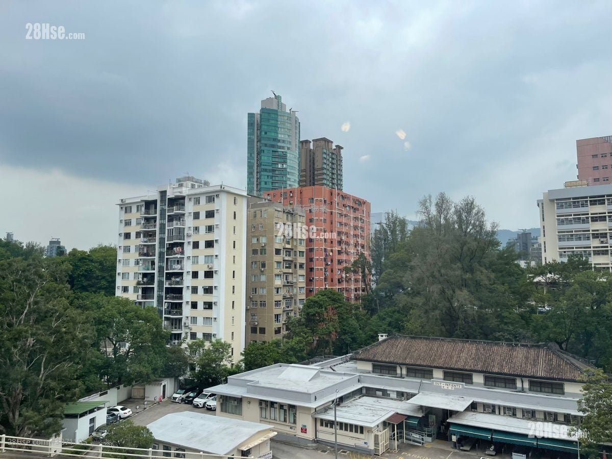 Mandarin Court Sell 3 Bedrooms , 2 Bathrooms 884 ft²