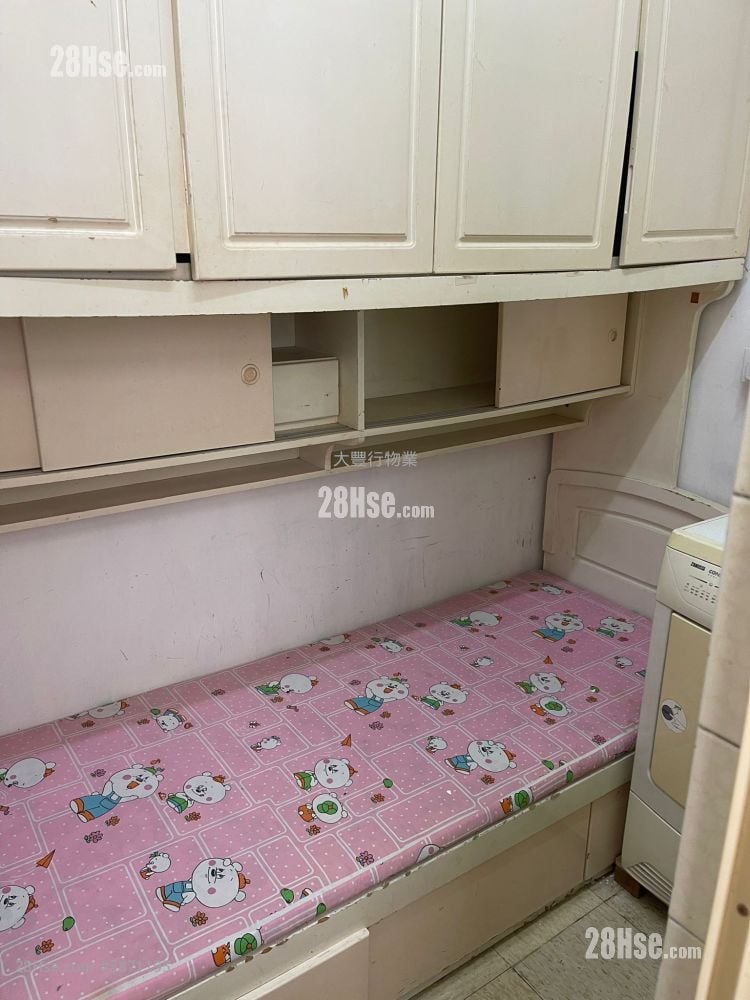 Mandarin Court Sell 3 Bedrooms , 2 Bathrooms 884 ft²
