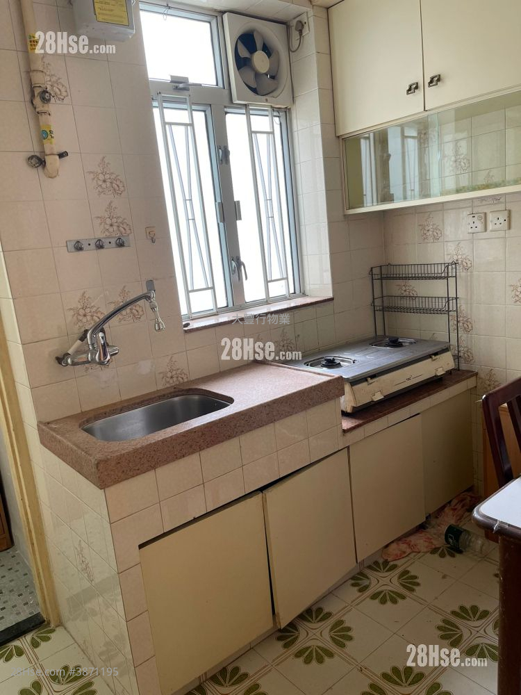 Mandarin Court Sell 3 Bedrooms , 2 Bathrooms 884 ft²