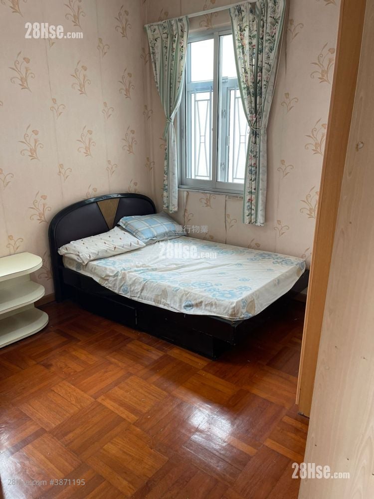 Mandarin Court Sell 3 Bedrooms , 2 Bathrooms 884 ft²