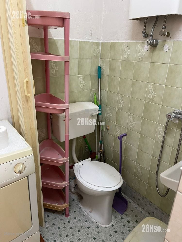Mandarin Court Sell 3 Bedrooms , 2 Bathrooms 884 ft²