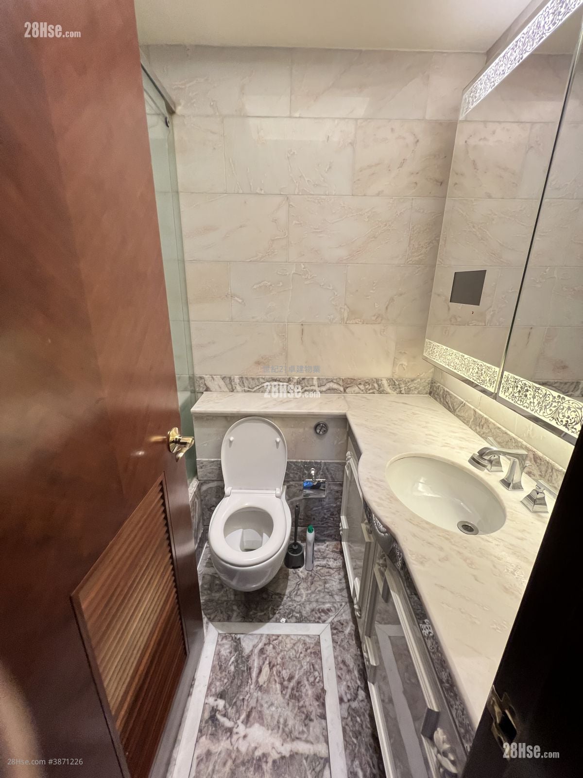 The Coronation Rental 2 Bedrooms , 1 Bathroom 607 ft²