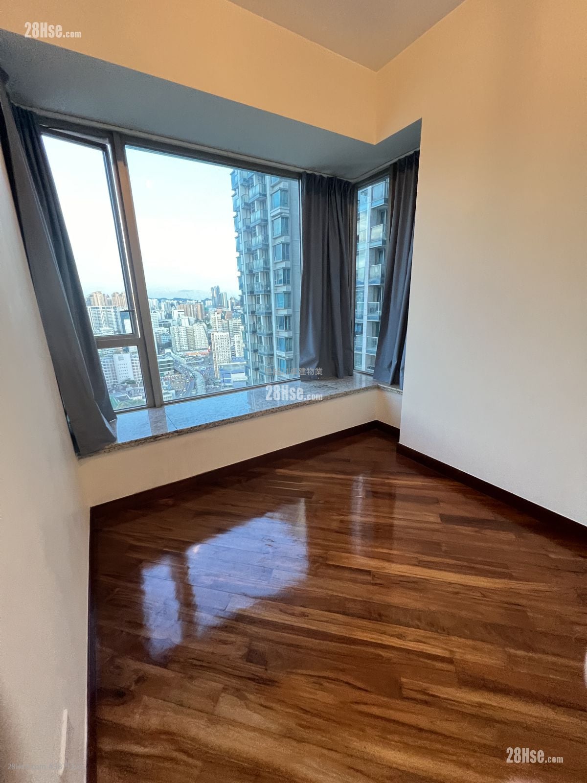 The Coronation Rental 2 Bedrooms , 1 Bathroom 607 ft²