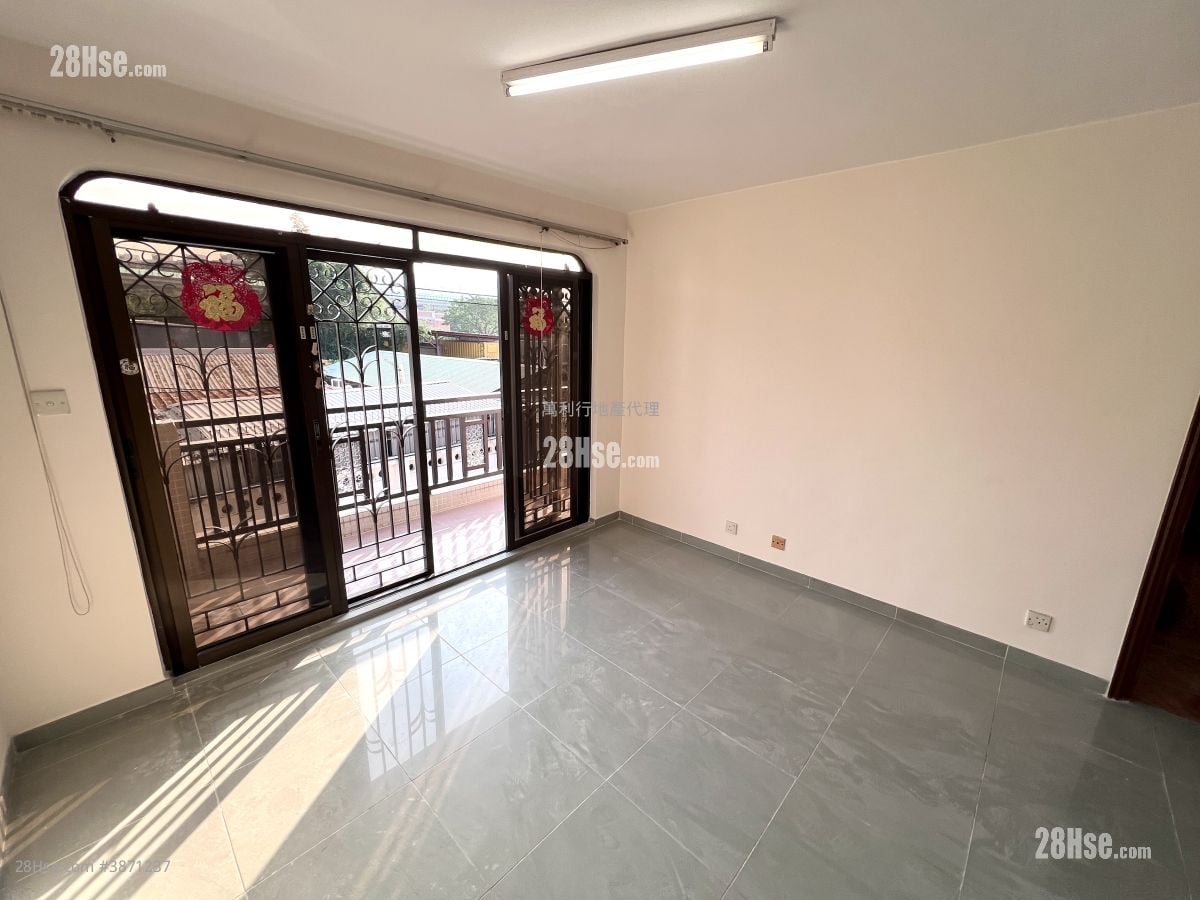 Village Rental 3 Bedrooms , 1 Bathroom 777 ft²