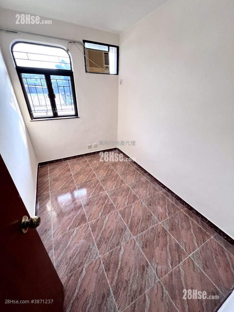 Village Rental 3 Bedrooms , 1 Bathroom 777 ft²