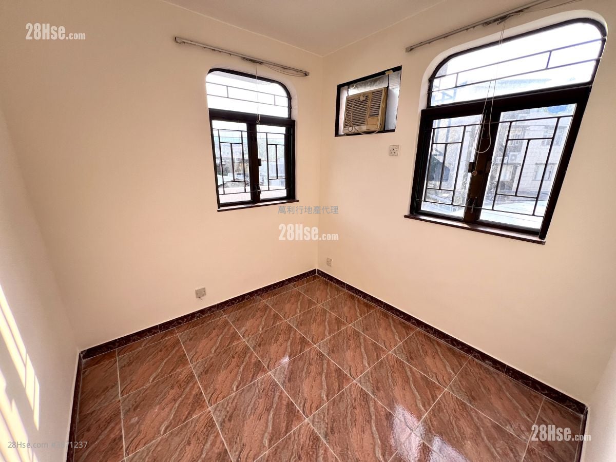 Village Rental 3 Bedrooms , 1 Bathroom 777 ft²