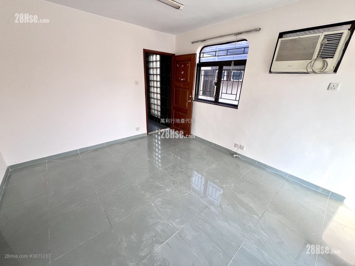Village Rental 3 Bedrooms , 1 Bathroom 777 ft²