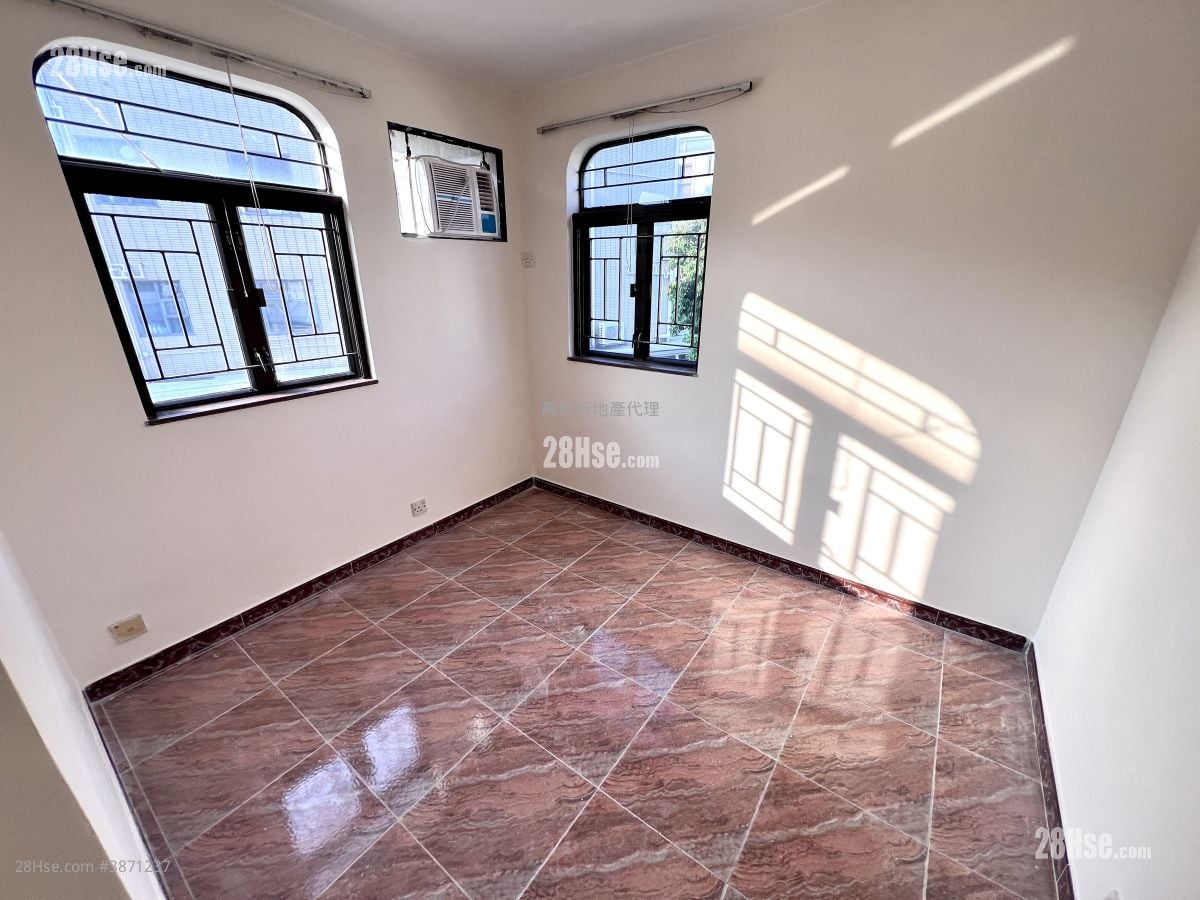 Village Rental 3 Bedrooms , 1 Bathroom 777 ft²