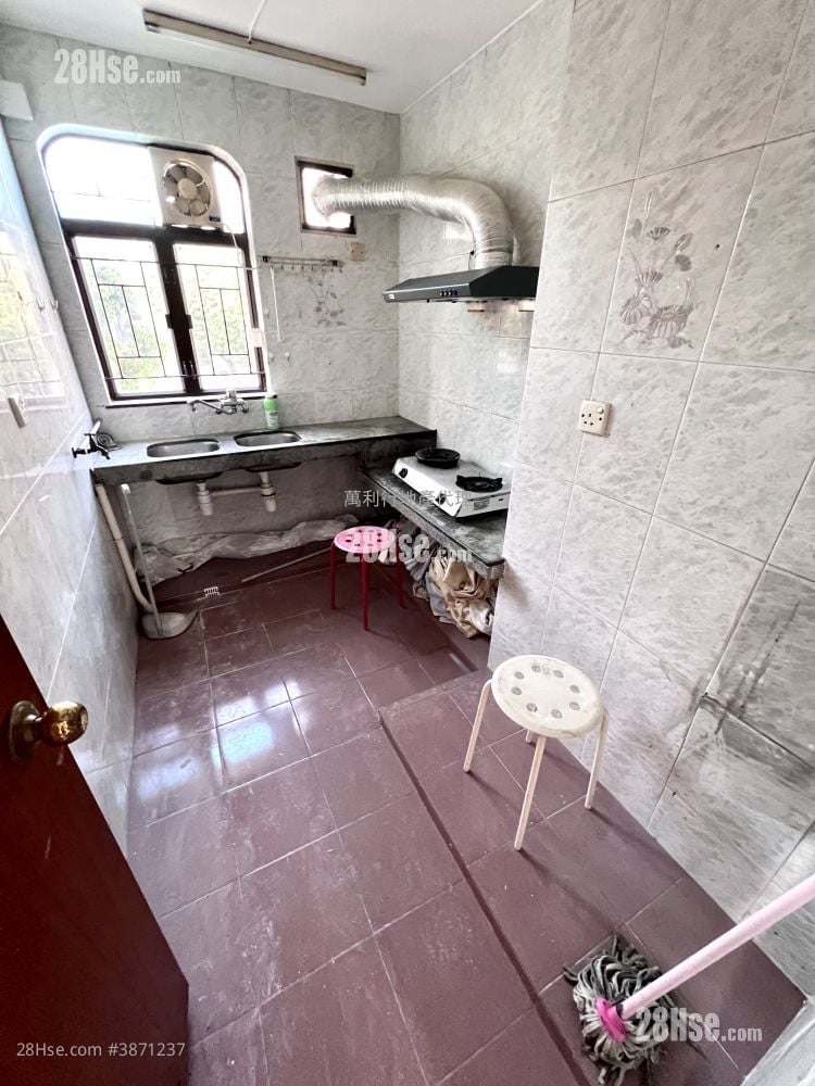 Village Rental 3 Bedrooms , 1 Bathroom 777 ft²