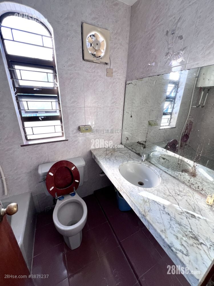 Village Rental 3 Bedrooms , 1 Bathroom 777 ft²