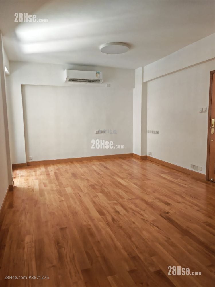 Carlton Court Rental 3 Bedrooms , 2 Bathrooms 716 ft²