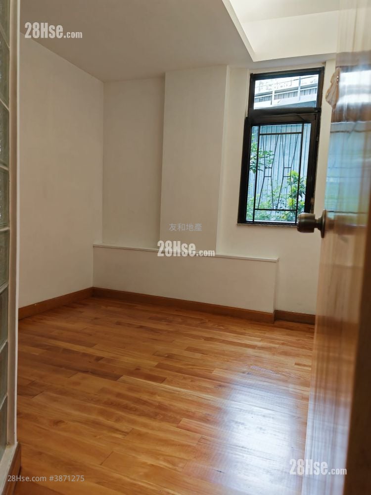 Carlton Court Rental 3 Bedrooms , 2 Bathrooms 716 ft²