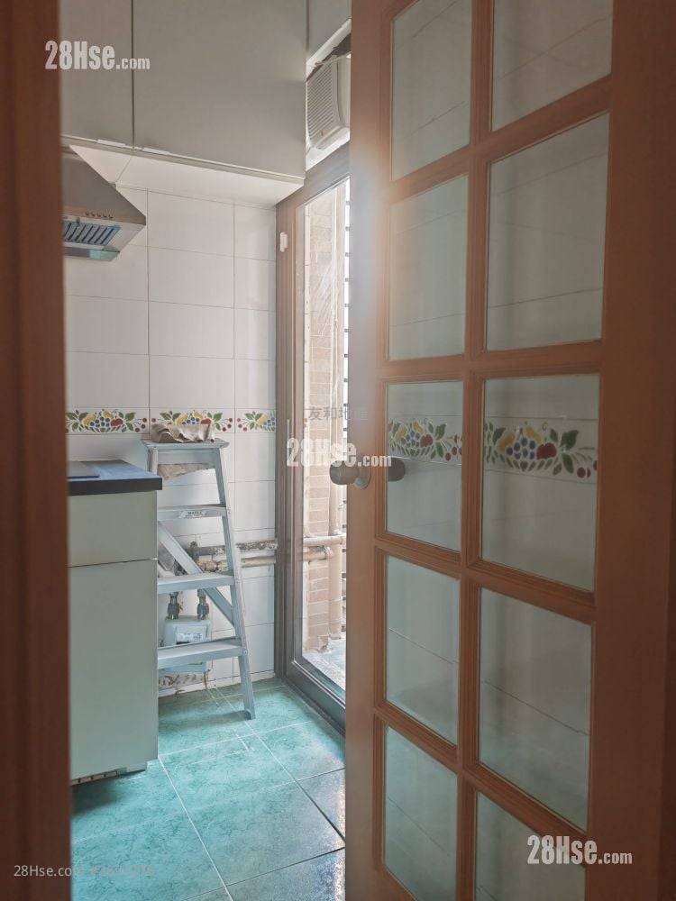 Carlton Court Rental 3 Bedrooms , 2 Bathrooms 716 ft²