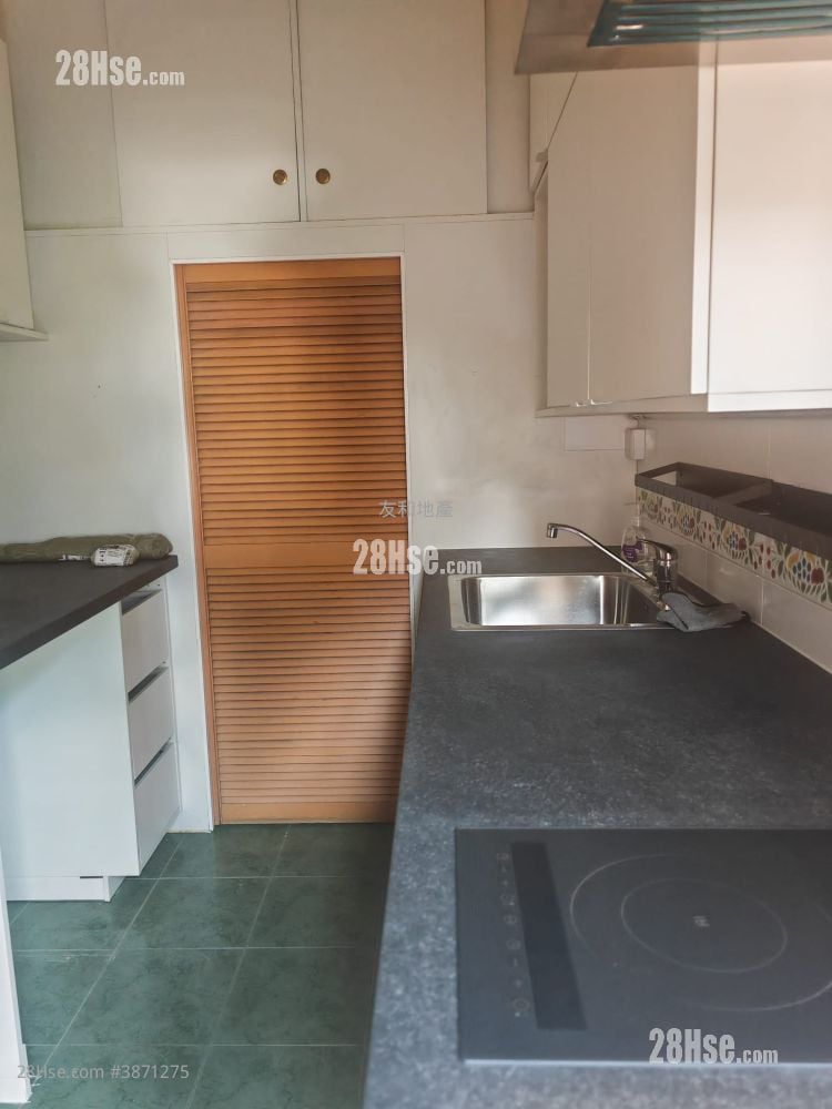 Carlton Court Rental 3 Bedrooms , 2 Bathrooms 716 ft²