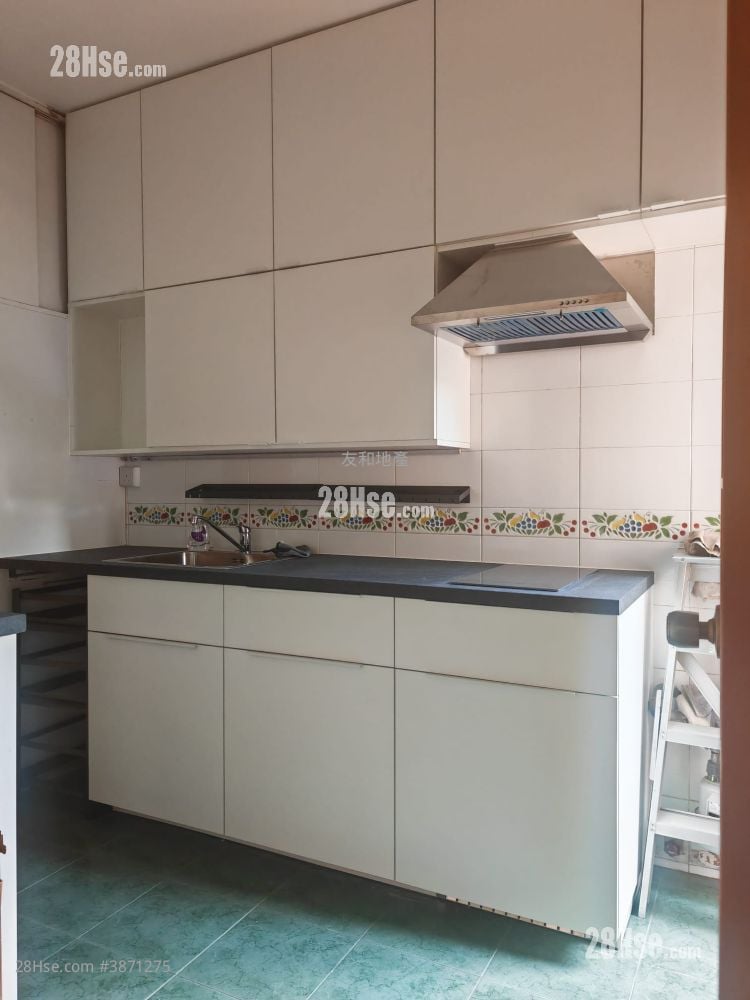 Carlton Court Rental 3 Bedrooms , 2 Bathrooms 716 ft²