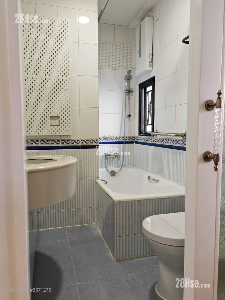 Carlton Court Rental 3 Bedrooms , 2 Bathrooms 716 ft²