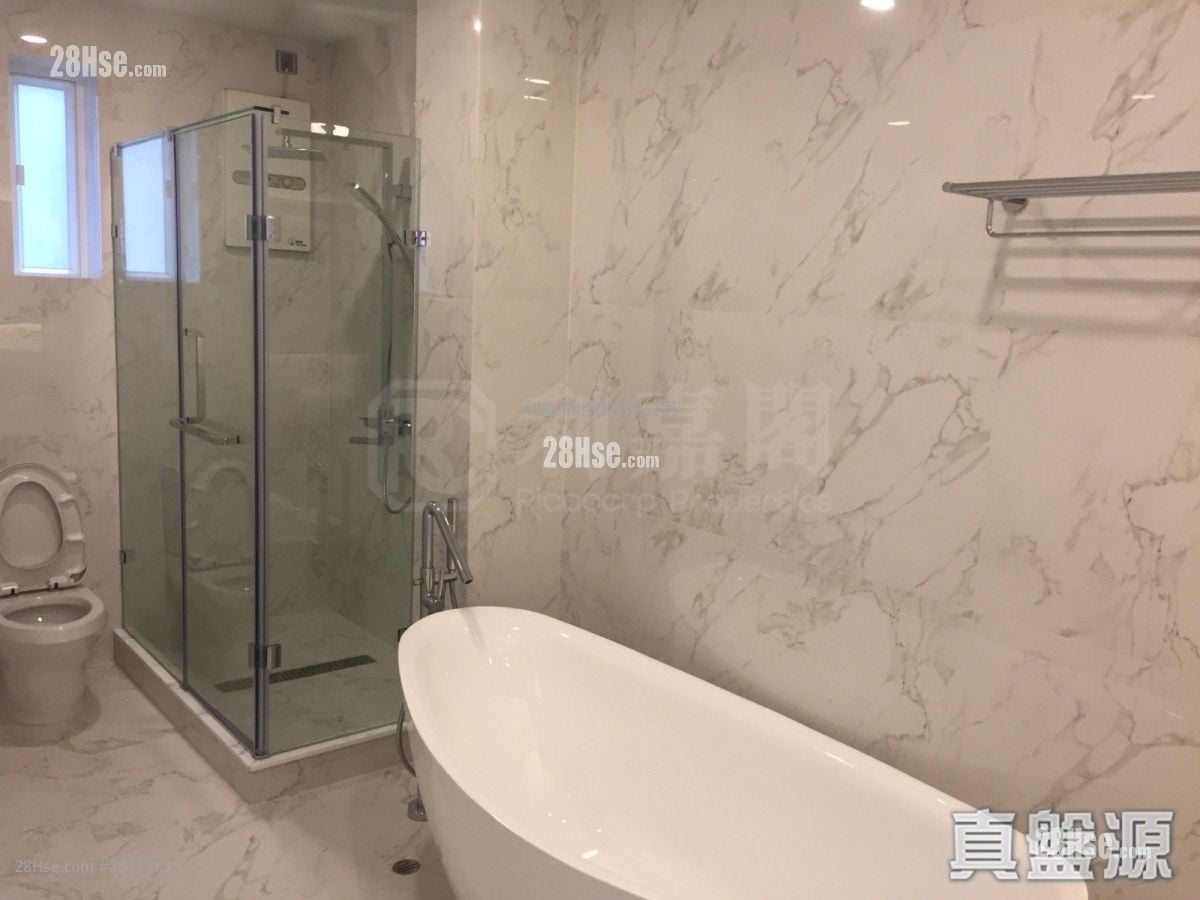 Leon Court Sell 4 Bedrooms , 4 Bathrooms 2,480 ft²