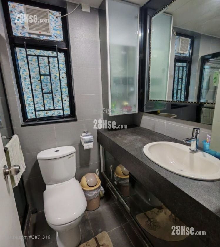 Verdant Villa Sell 825 ft²