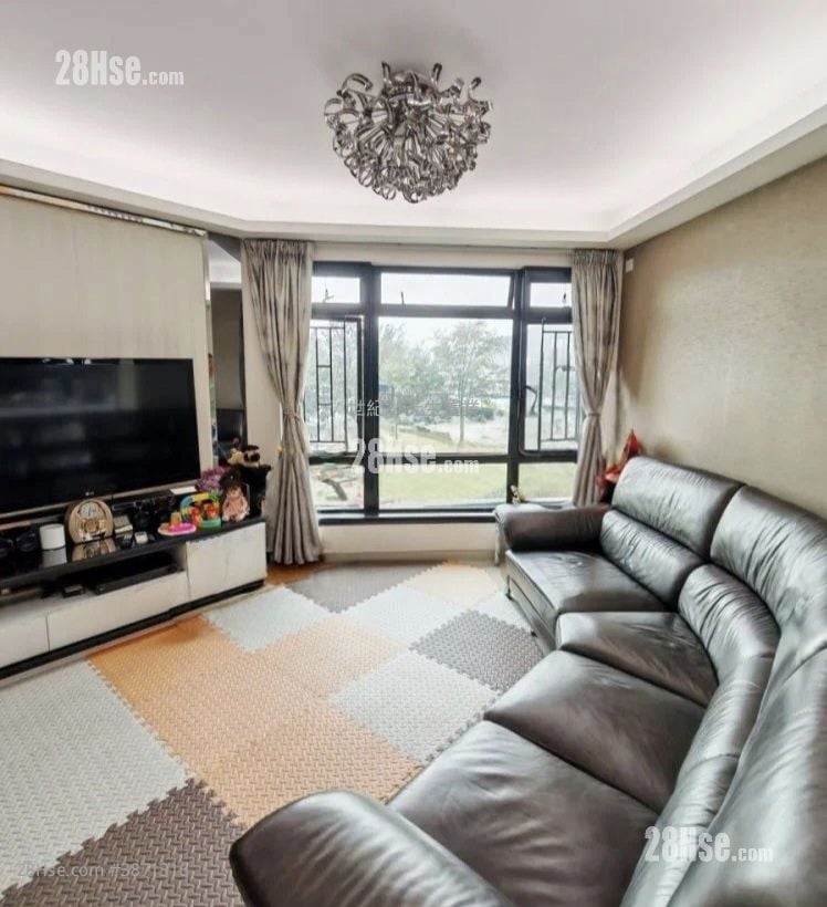 Verdant Villa Sell 825 ft²