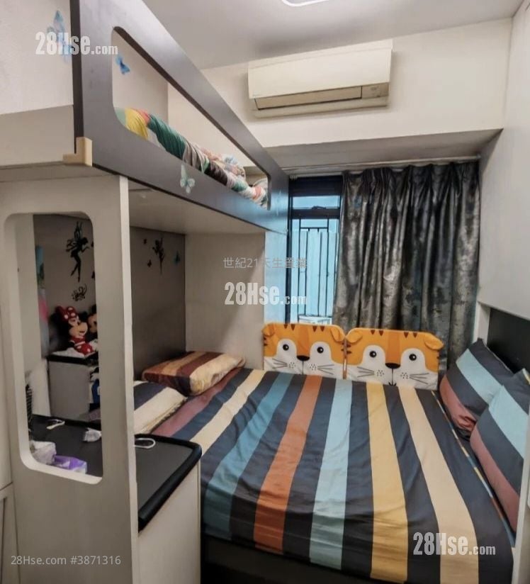 Verdant Villa Sell 825 ft²