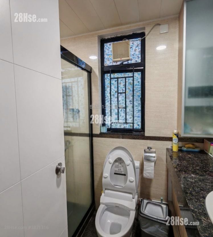 Verdant Villa Sell 825 ft²