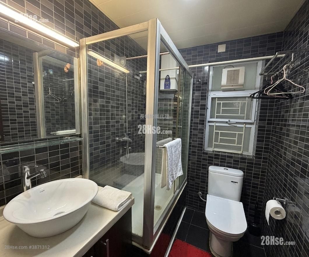 Tai Po Village House Sell 4 Bedrooms , 4 Bathrooms