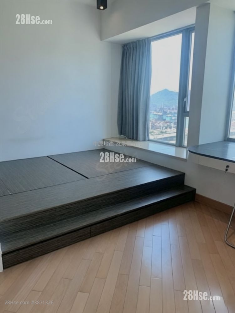 Manhattan Hill Rental 538 ft²