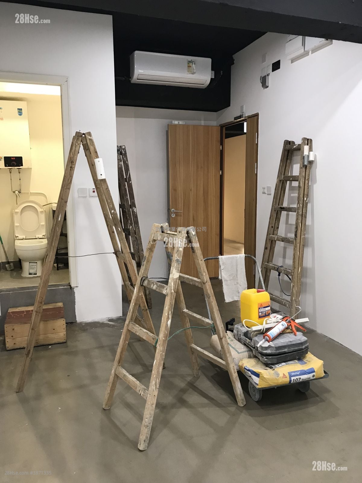 International Industrial Building Rental 1 Toilet 196 ft²