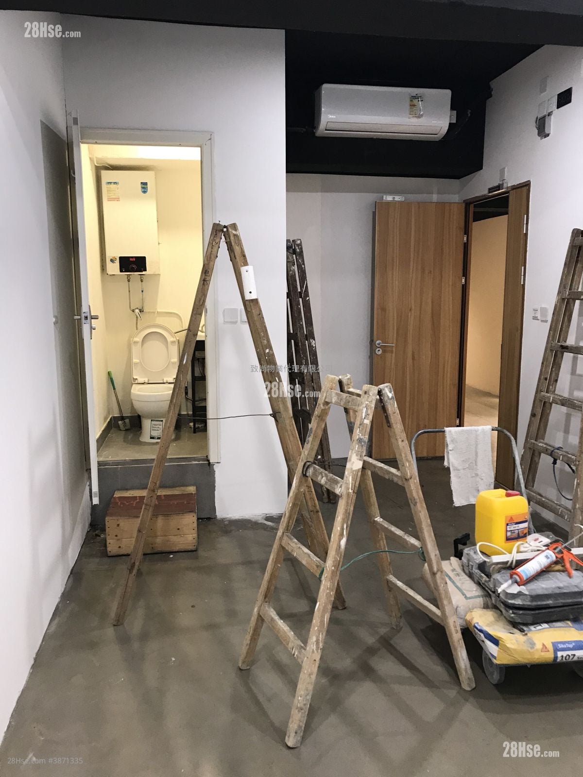 International Industrial Building Rental 1 Toilet 196 ft²