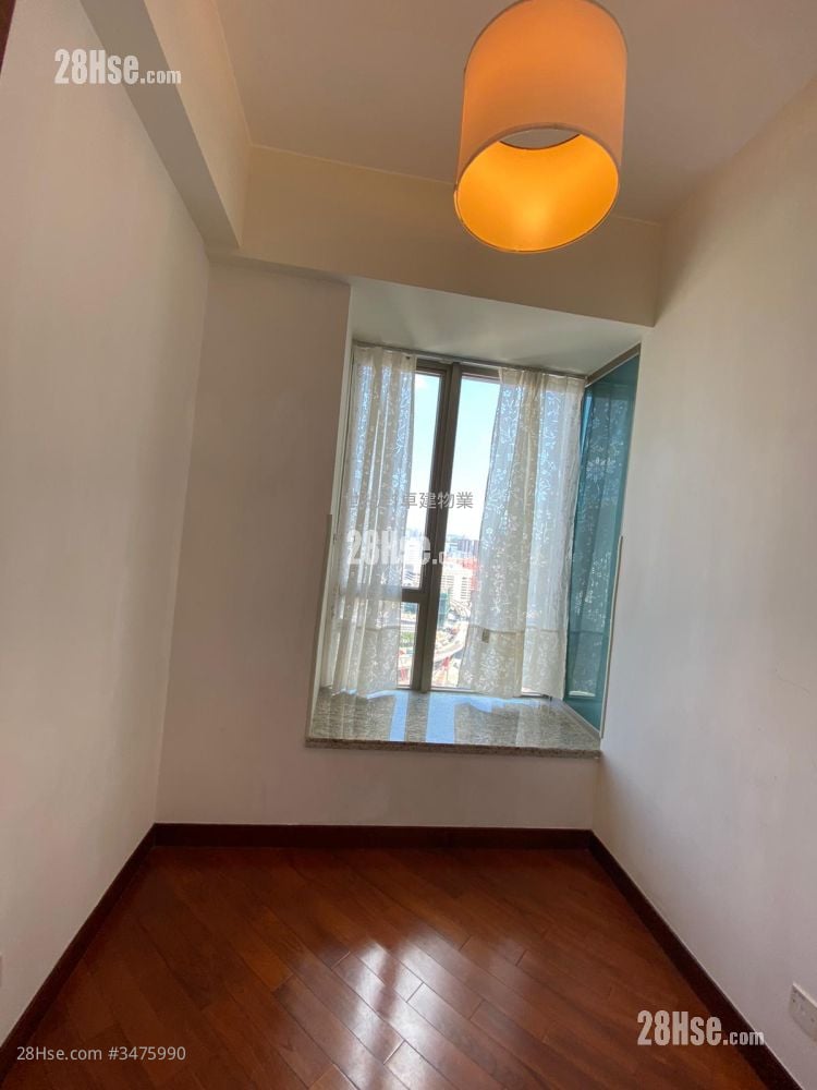 The Coronation Sell 2 Bedrooms , 1 Bathroom 607 ft²