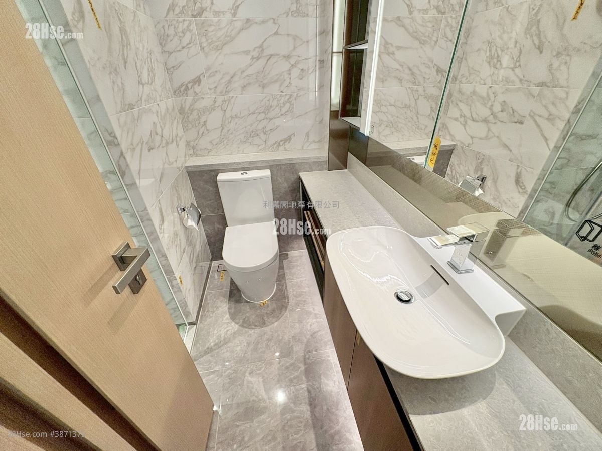 Grand Mayfair  Rental 355 ft²