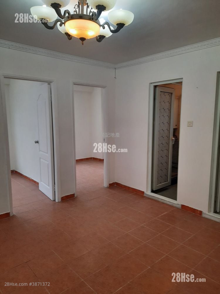 Tai Fook G & S Building Sell 2 Bedrooms , 1 Bathroom 411 ft²
