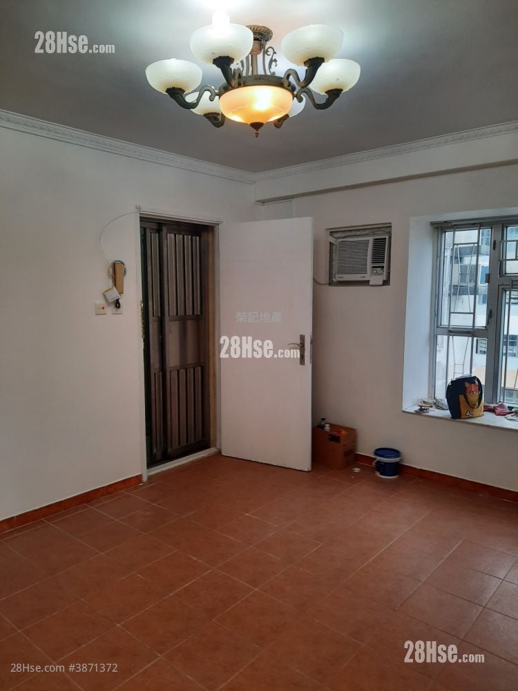 Tai Fook G & S Building Sell 2 Bedrooms , 1 Bathroom 411 ft²
