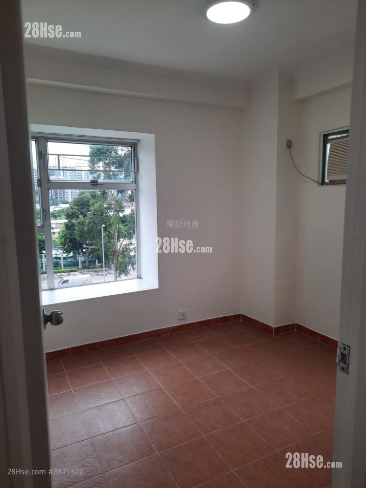 Tai Fook G & S Building Sell 2 Bedrooms , 1 Bathroom 411 ft²