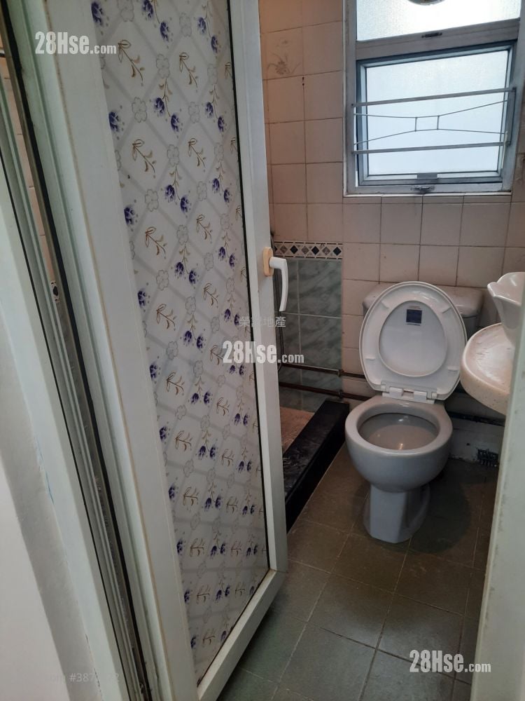 Tai Fook G & S Building Sell 2 Bedrooms , 1 Bathroom 411 ft²